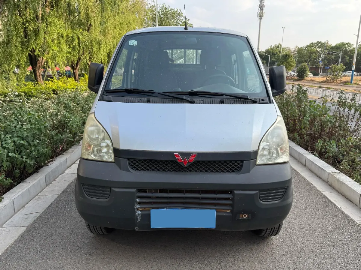 2015 WuLing RongGuang V 1.5L 112HP L4 5MT,autocango,china used car exporter,china ev exporter,chinese used car exporter,chinese used ev exporter