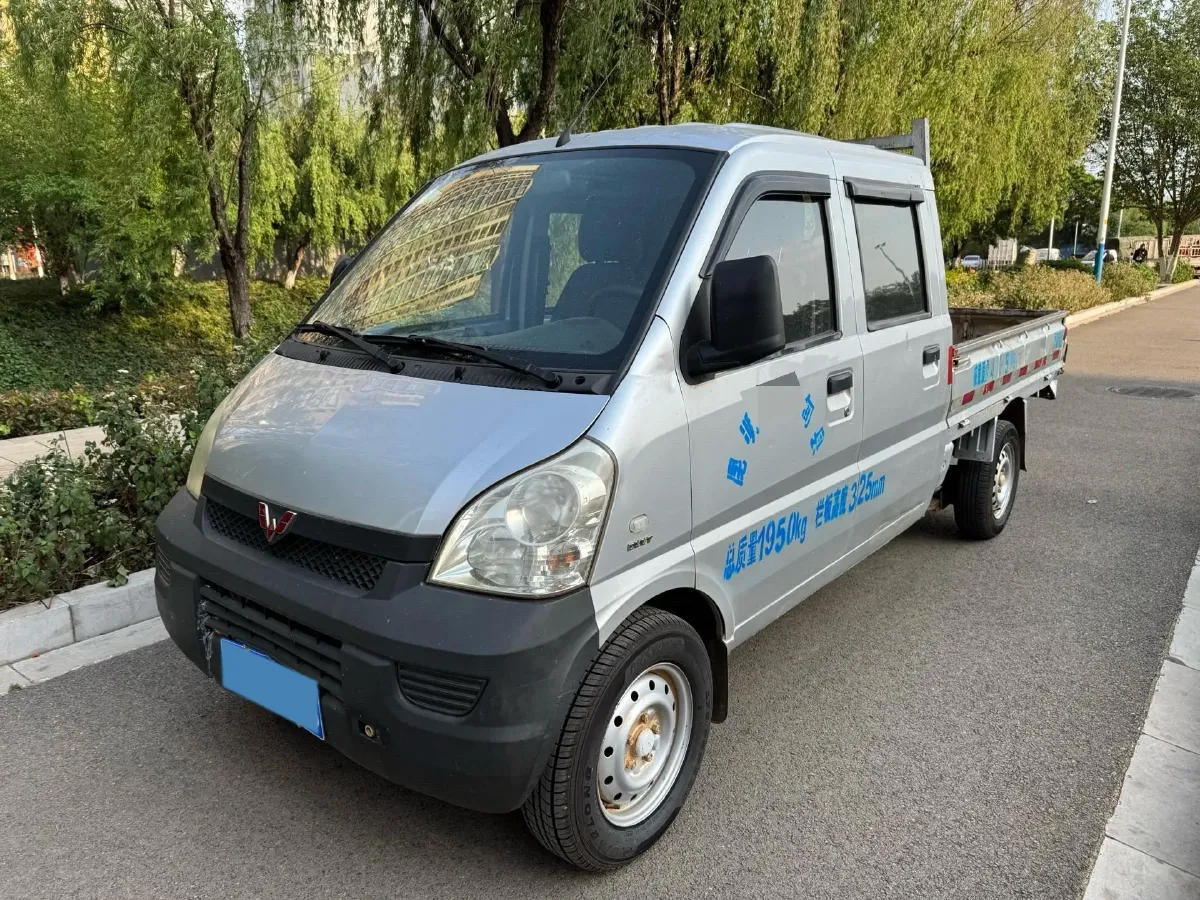 2015 WuLing RongGuang V 1.5L 112HP L4 5MT,autocango,china used car exporter,china ev exporter,chinese used car exporter,chinese used ev exporter