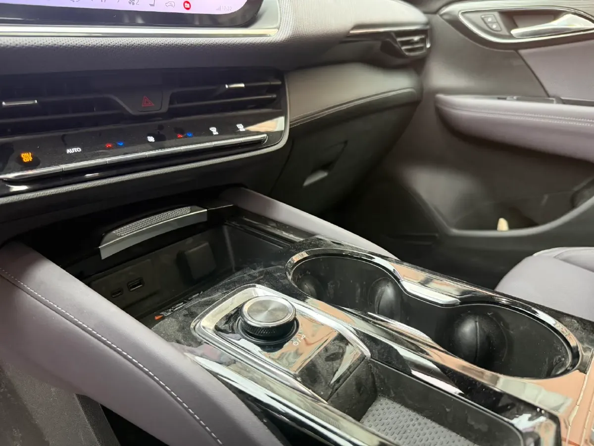 2026 Buick EnvisionPlus 2.0T 237HP L4 9AT,autocango,china used car exporter,china ev exporter,chinese used car exporter,chinese used ev exporter