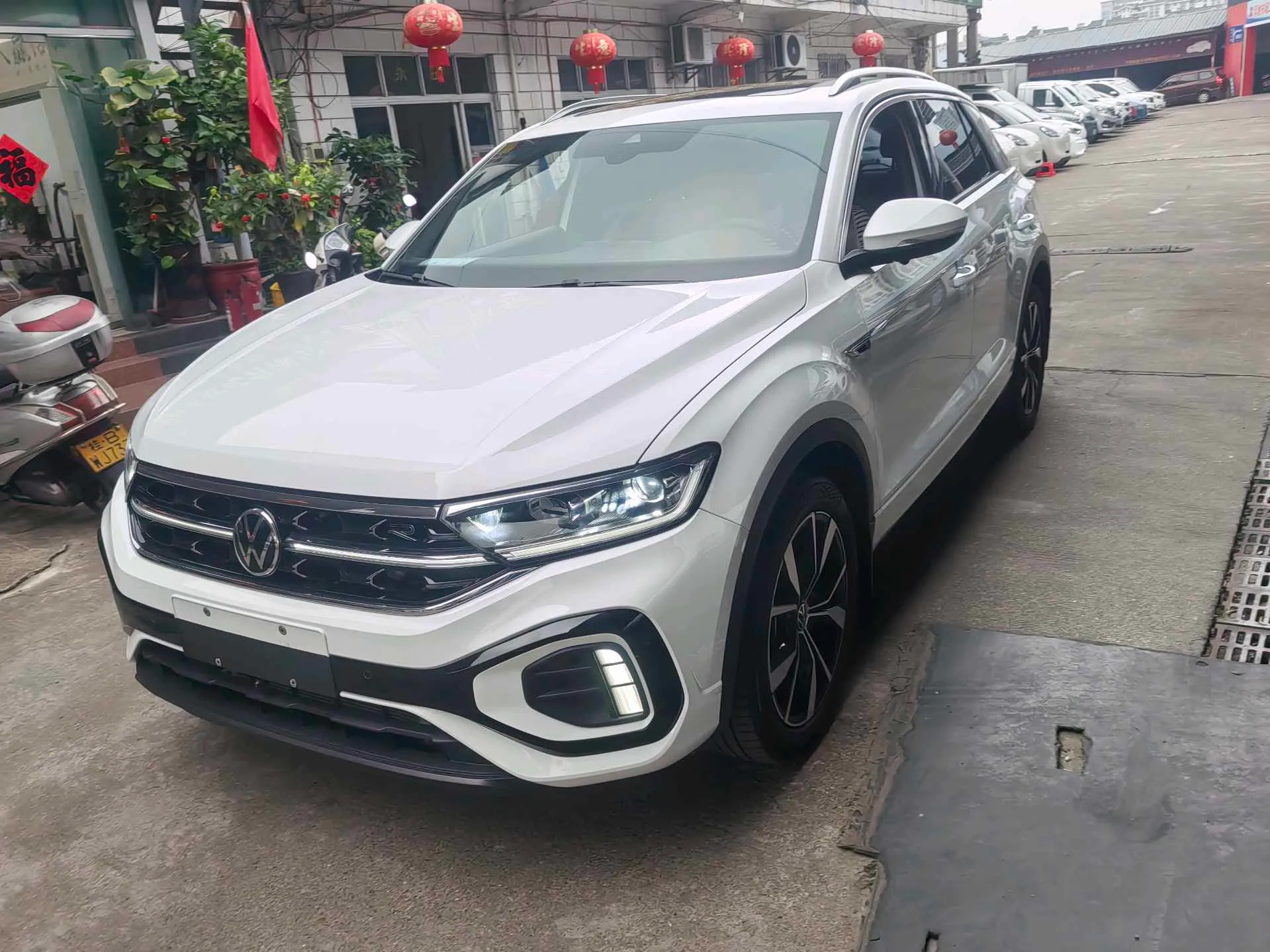 2024 Volkswagen T-Roc 1.5T 160HP L4 7DCT