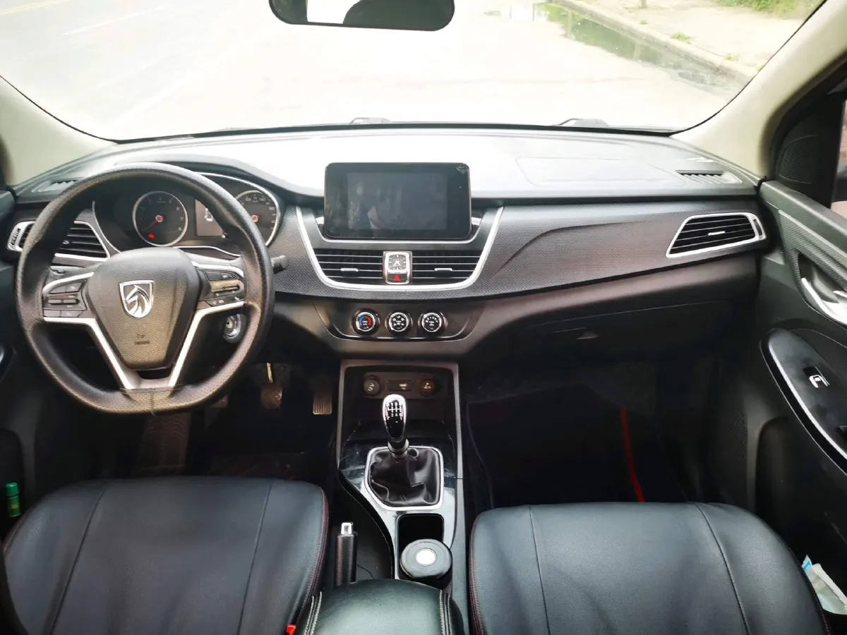 2019 BaoJun 730 1.5L 105HP L4 6MT,autocango,china used car exporter,china ev exporter,chinese used car exporter,chinese used ev exporter