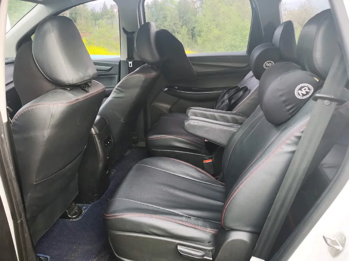 2019 BaoJun 730 1.5L 105HP L4 6MT,autocango,china used car exporter,china ev exporter,chinese used car exporter,chinese used ev exporter