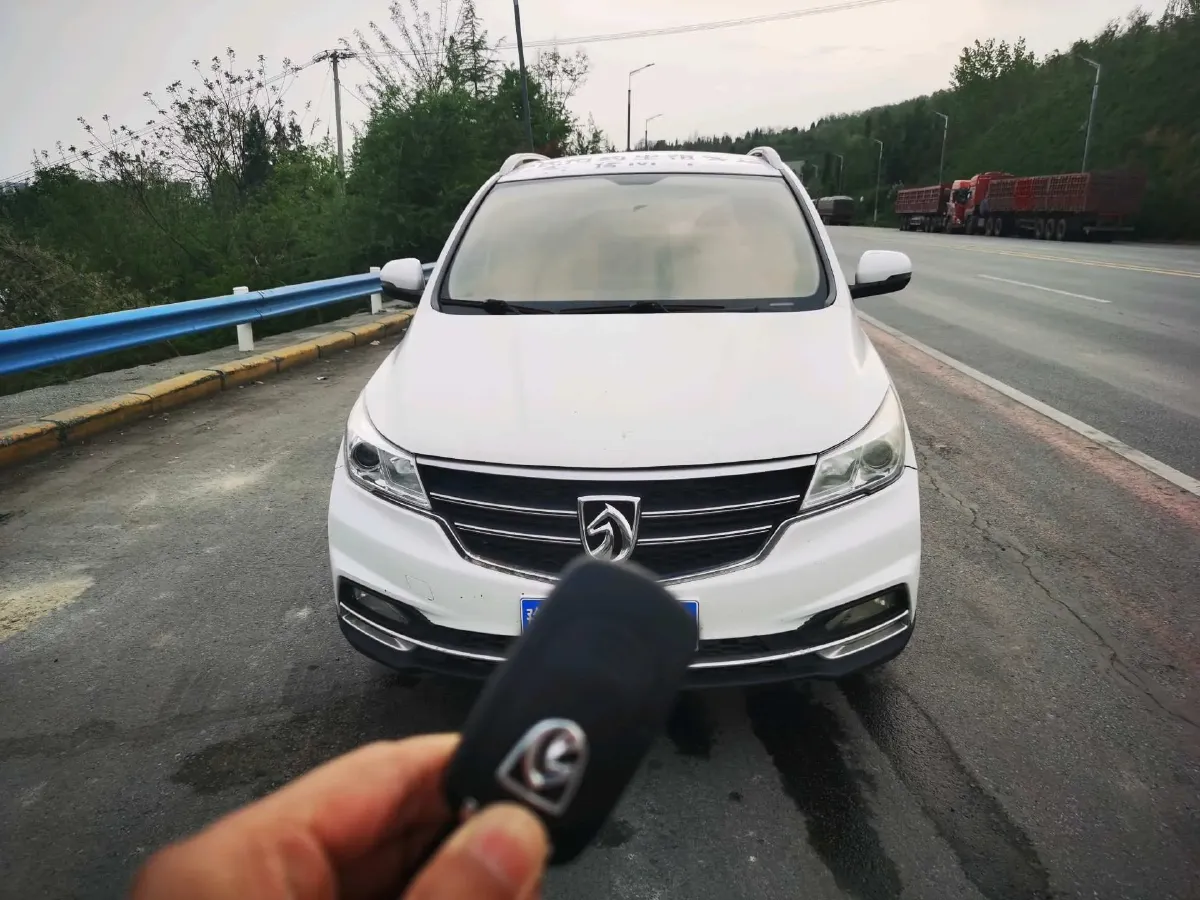 2019 BaoJun 730 1.5L 105HP L4 6MT,autocango,china used car exporter,china ev exporter,chinese used car exporter,chinese used ev exporter