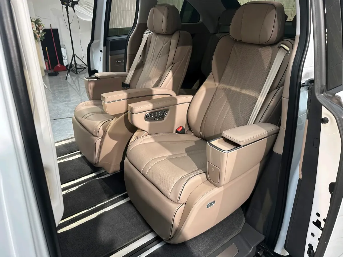 2025 Xpeng X9 BEV,autocango,china used car exporter,china ev exporter,chinese used car exporter,chinese used ev exporter