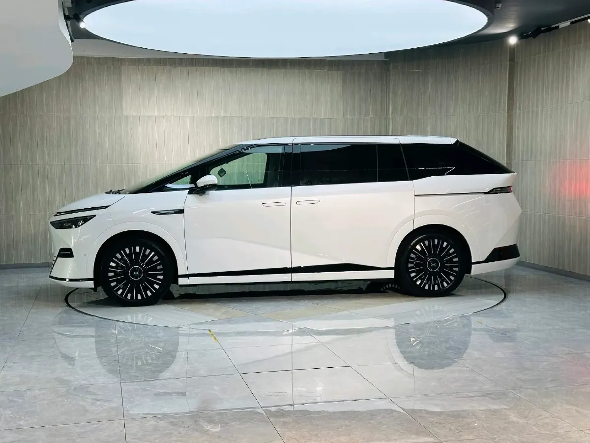 2025 Xpeng X9 BEV,autocango,china used car exporter,china ev exporter,chinese used car exporter,chinese used ev exporter