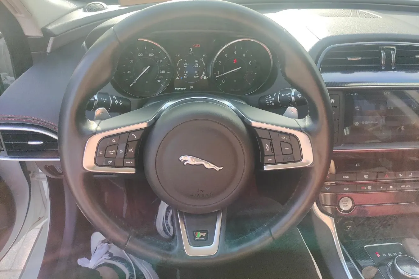 2018 Jaguar XE 2.0T 300HP L4 8AT,autocango,china used car exporter,china ev exporter,chinese used car exporter,chinese used ev exporter