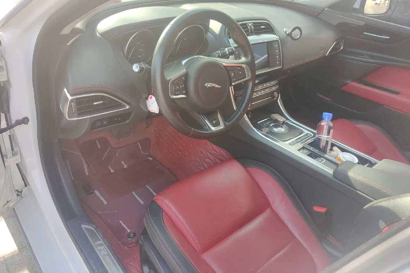 2018 Jaguar XE 2.0T 300HP L4 8AT,autocango,china used car exporter,china ev exporter,chinese used car exporter,chinese used ev exporter