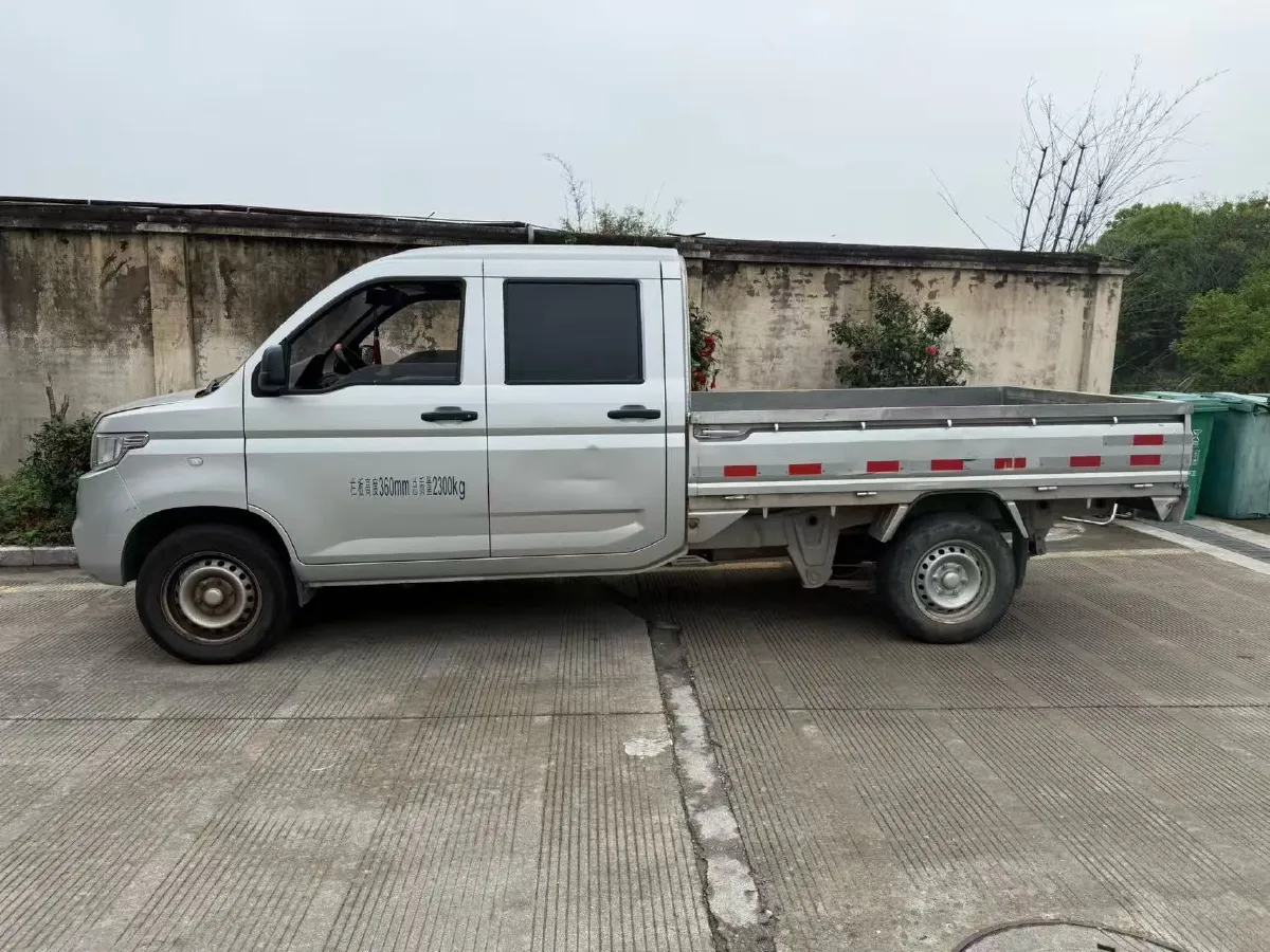 2021 NLM Motor QiTeng M70 1.5L 122HP L4 5MT,autocango,china used car exporter,china ev exporter,chinese used car exporter,chinese used ev exporter