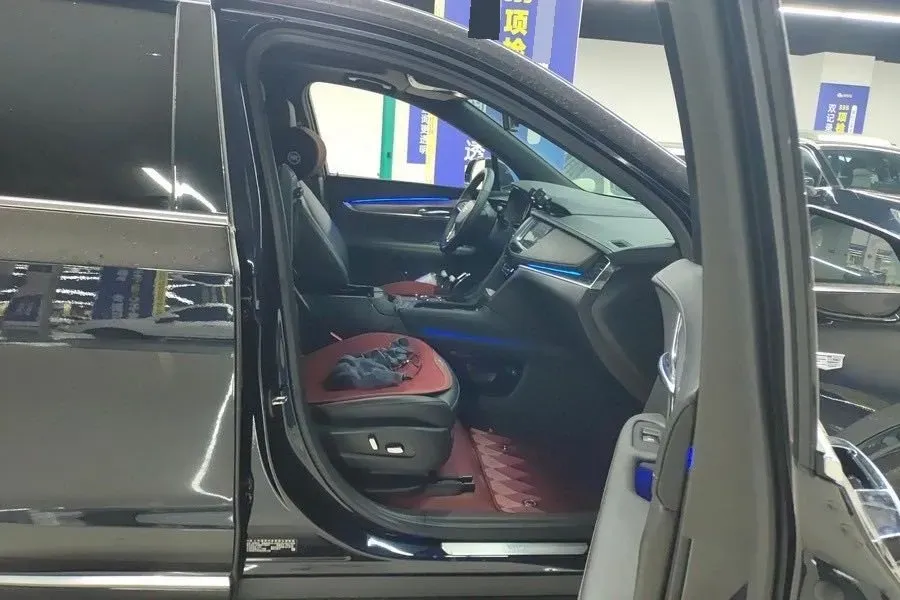 2022 Cadillac XT6 2.0T 237HP L4 9AT,autocango,china used car exporter,china ev exporter,chinese used car exporter,chinese used ev exporter