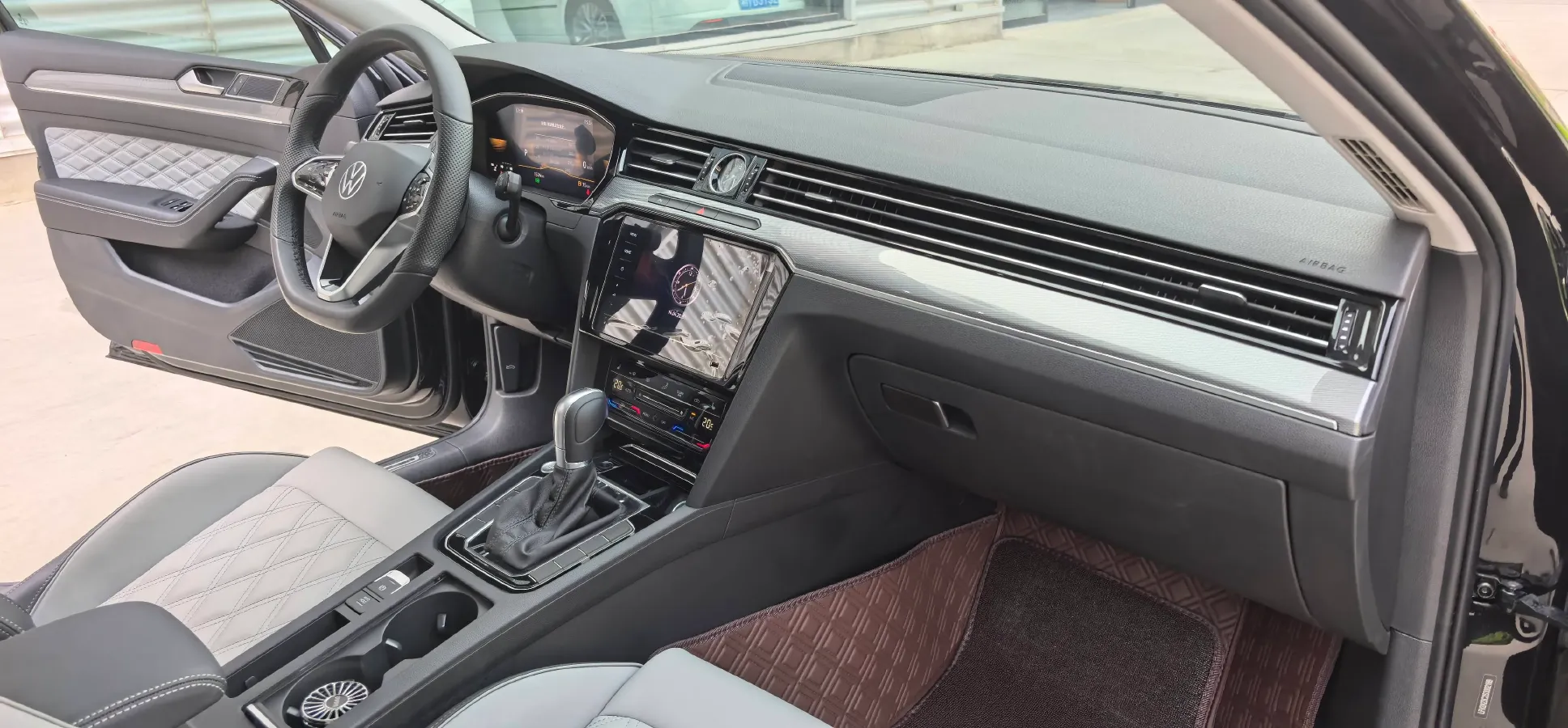 2025 Volkswagen Magotan 1.4T 150HP L4 7DCT,autocango,china used car exporter,china ev exporter,chinese used car exporter,chinese used ev exporter