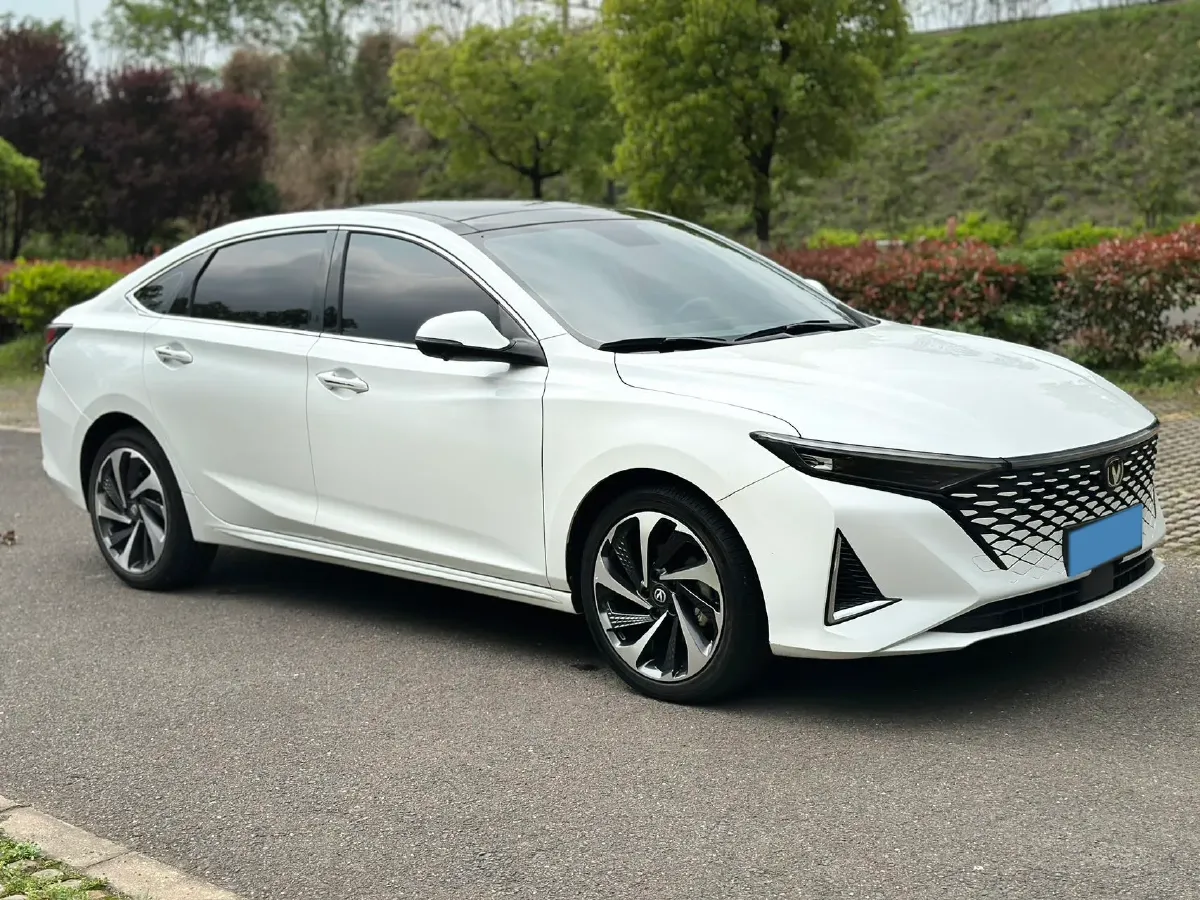 2023 ChangAn Raeton Plus 1.5T 188HP L4 7DCT,autocango,china used car exporter,china ev exporter,chinese used car exporter,chinese used ev exporter