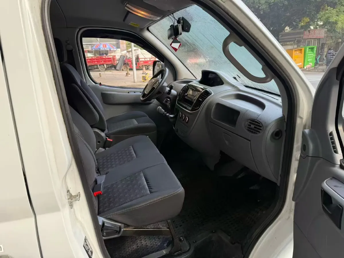 2021 MAXUS XinTu V80 2.0T 139HP L4 6MT,autocango,china used car exporter,china ev exporter,chinese used car exporter,chinese used ev exporter