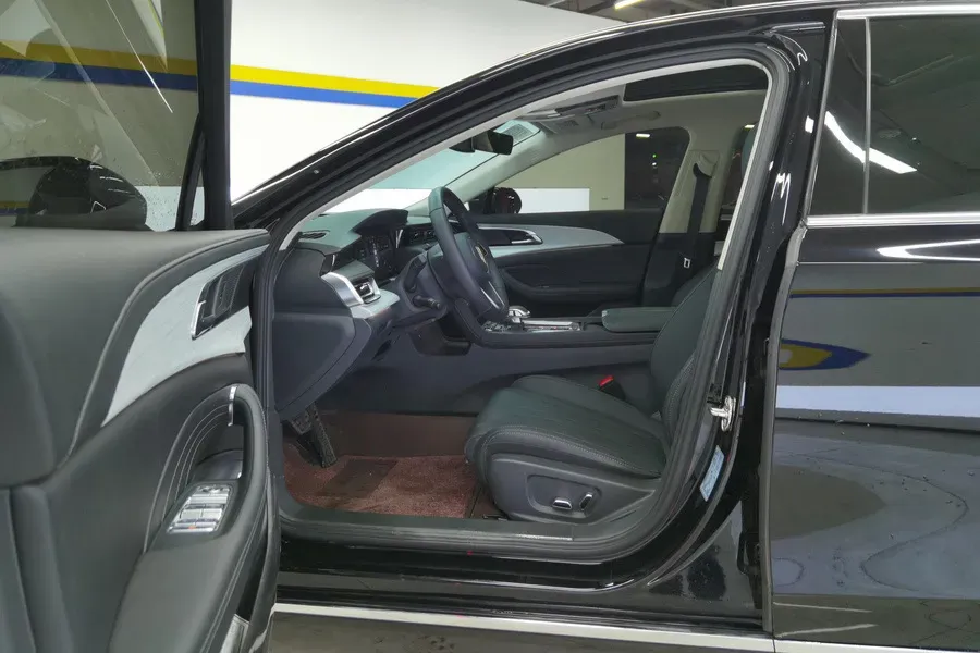 2025 HongQi H5 1.5T 169HP L4 1DHT Hybrid,autocango,china used car exporter,china ev exporter,chinese used car exporter,chinese used ev exporter