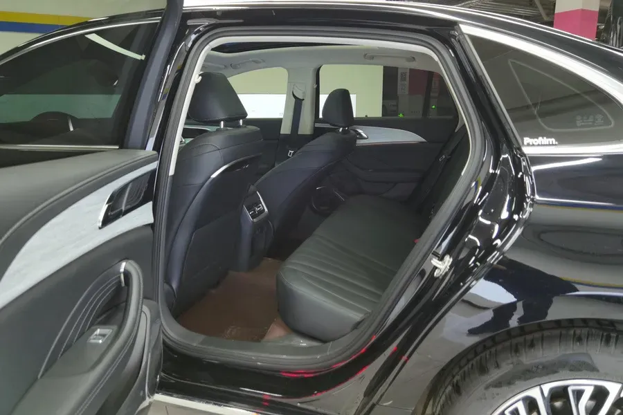 2025 HongQi H5 1.5T 169HP L4 1DHT Hybrid,autocango,china used car exporter,china ev exporter,chinese used car exporter,chinese used ev exporter