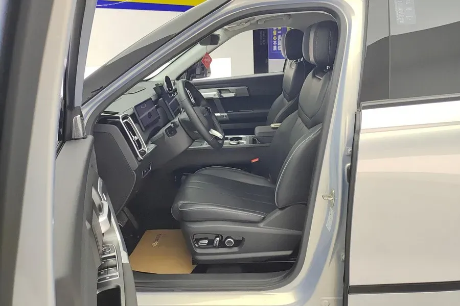 2023 Chery Exploration 06 1.6T 197HP L4 7DCT,autocango,china used car exporter,china ev exporter,chinese used car exporter,chinese used ev exporter