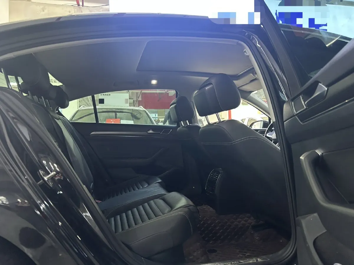 2020 Volkswagen Magotan 2.0T 186HP L4 7DCT,autocango,china used car exporter,china ev exporter,chinese used car exporter,chinese used ev exporter