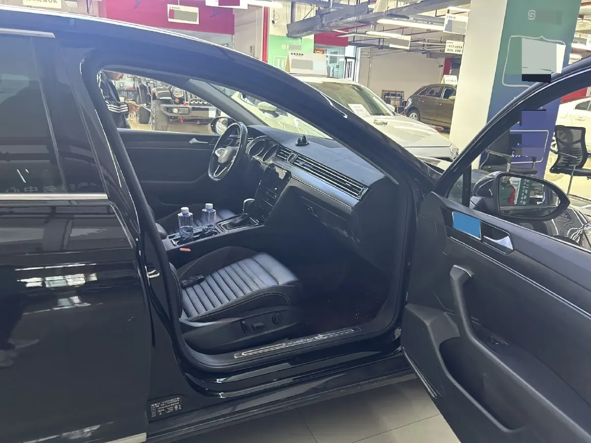 2020 Volkswagen Magotan 2.0T 186HP L4 7DCT,autocango,china used car exporter,china ev exporter,chinese used car exporter,chinese used ev exporter