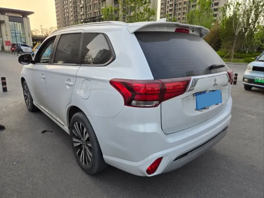 2021 Mitsubishi Outlander 2.0L 166HP L4 CVT,autocango,china used car exporter,china ev exporter,chinese used car exporter,chinese used ev exporter