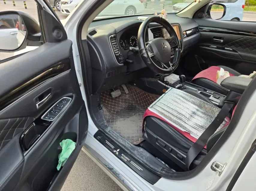 2021 Mitsubishi Outlander 2.0L 166HP L4 CVT,autocango,china used car exporter,china ev exporter,chinese used car exporter,chinese used ev exporter