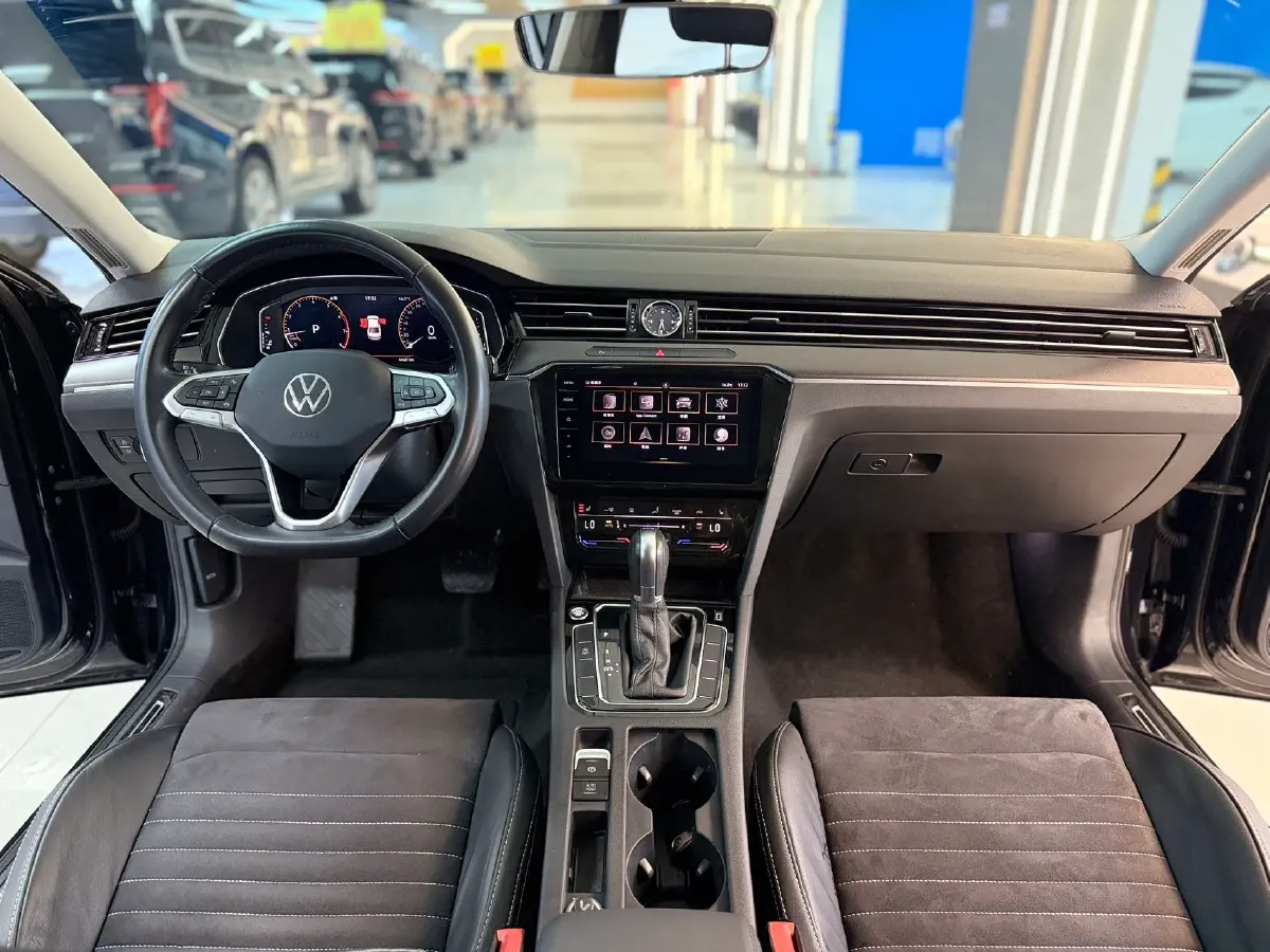 2020 Volkswagen Magotan 2.0T 186HP L4 7DCT,autocango,china used car exporter,china ev exporter,chinese used car exporter,chinese used ev exporter