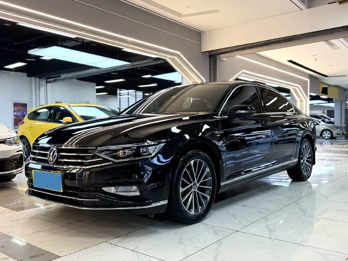 2020 Volkswagen Magotan 2.0T 186HP L4 7DCT,autocango,china used car exporter,china ev exporter,chinese used car exporter,chinese used ev exporter