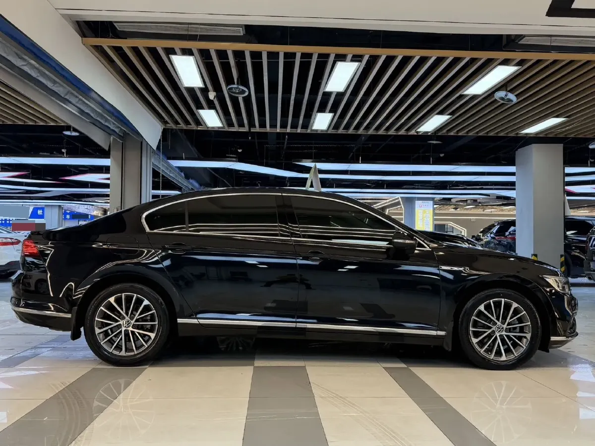 2020 Volkswagen Magotan 2.0T 186HP L4 7DCT,autocango,china used car exporter,china ev exporter,chinese used car exporter,chinese used ev exporter