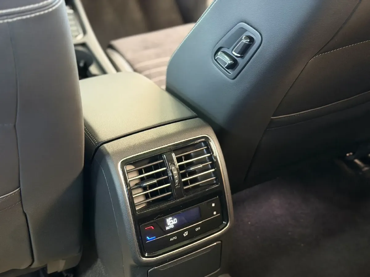 2020 Volkswagen Magotan 2.0T 186HP L4 7DCT,autocango,china used car exporter,china ev exporter,chinese used car exporter,chinese used ev exporter