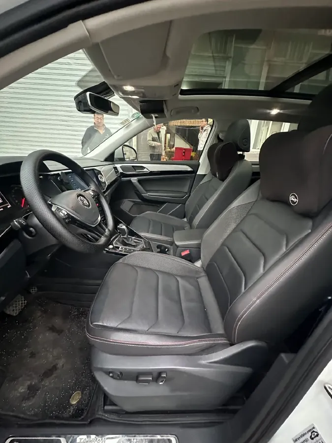 2019 MINI CLUBMAN 1.5T 102HP L3 6AT,autocango,china used car exporter,china ev exporter,chinese used car exporter,chinese used ev exporter