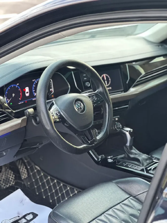 2019 Volvo V40 1.5T 152HP L4 6AT,autocango,china used car exporter,china ev exporter,chinese used car exporter,chinese used ev exporter