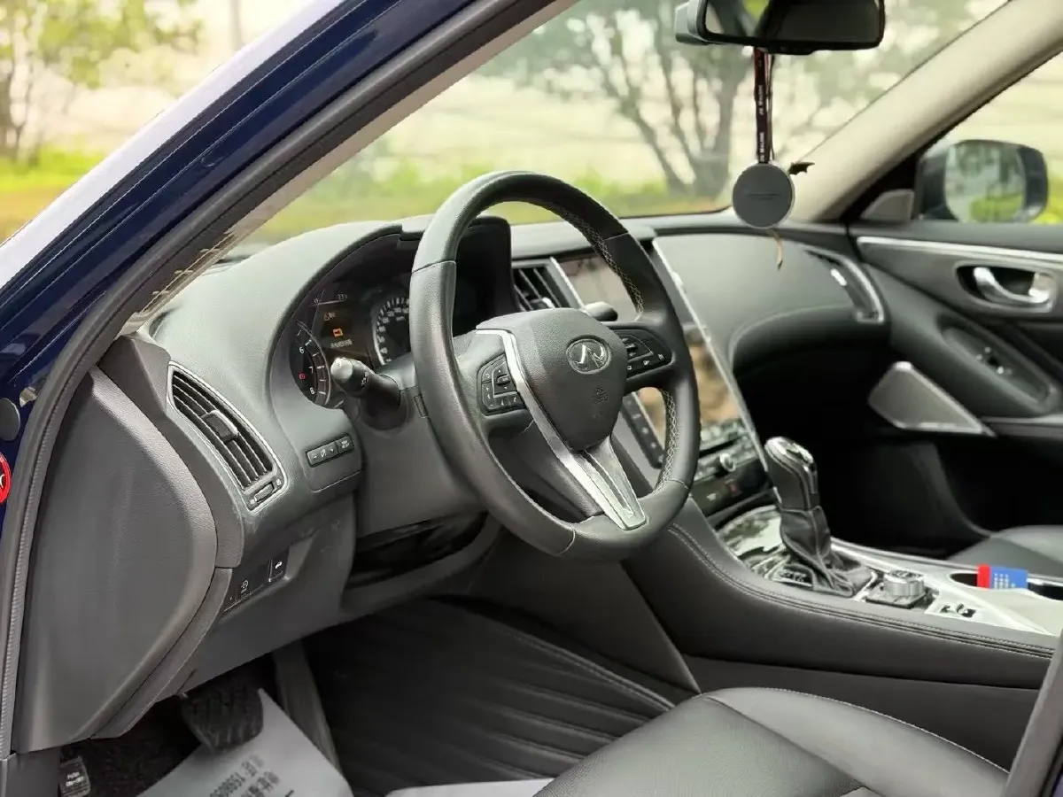 2018 Jeep Grand Commander 2.0T 265HP L4 9AT,autocango,china used car exporter,china ev exporter,chinese used car exporter,chinese used ev exporter