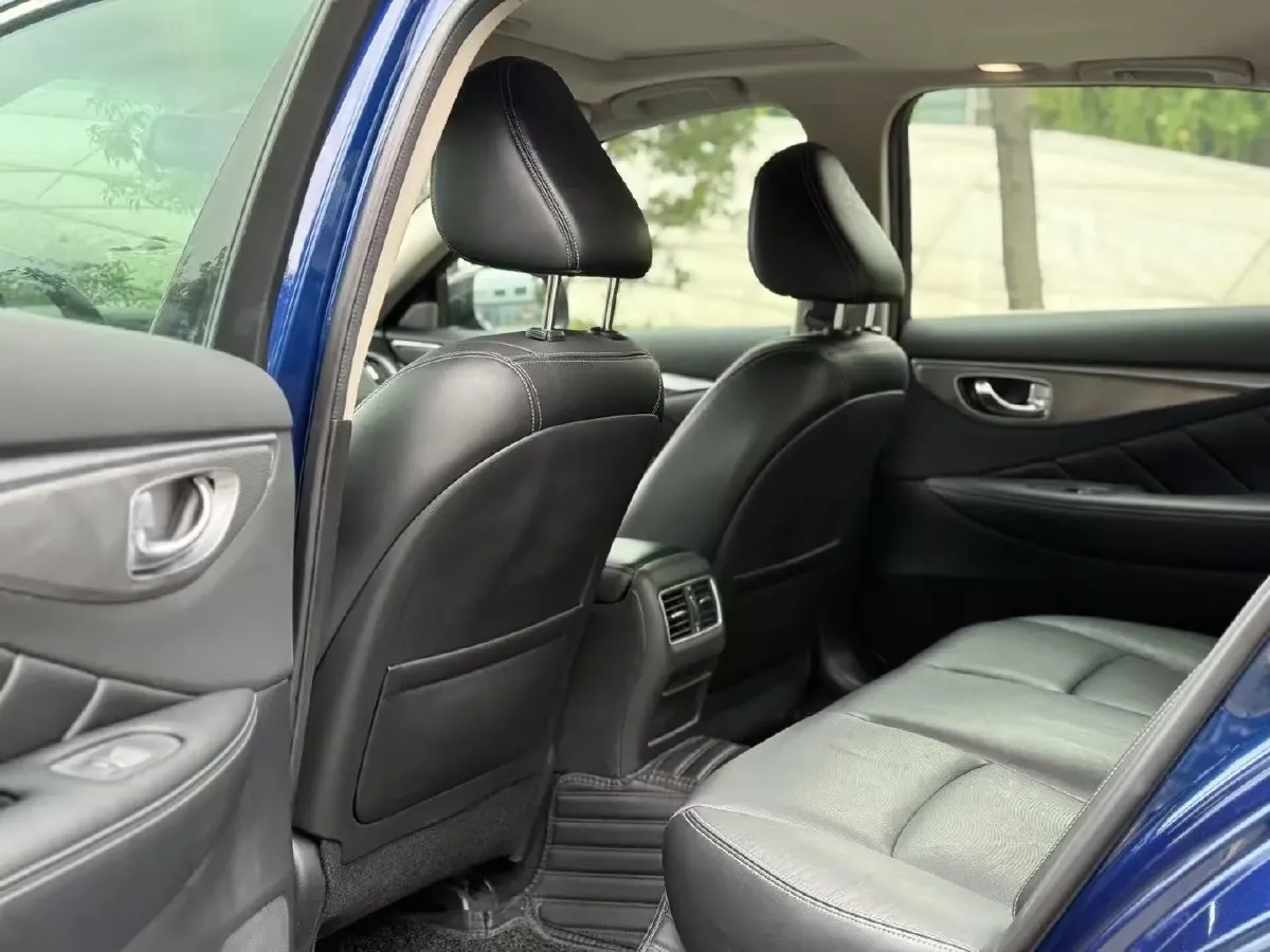 2018 Jeep Grand Commander 2.0T 265HP L4 9AT,autocango,china used car exporter,china ev exporter,chinese used car exporter,chinese used ev exporter