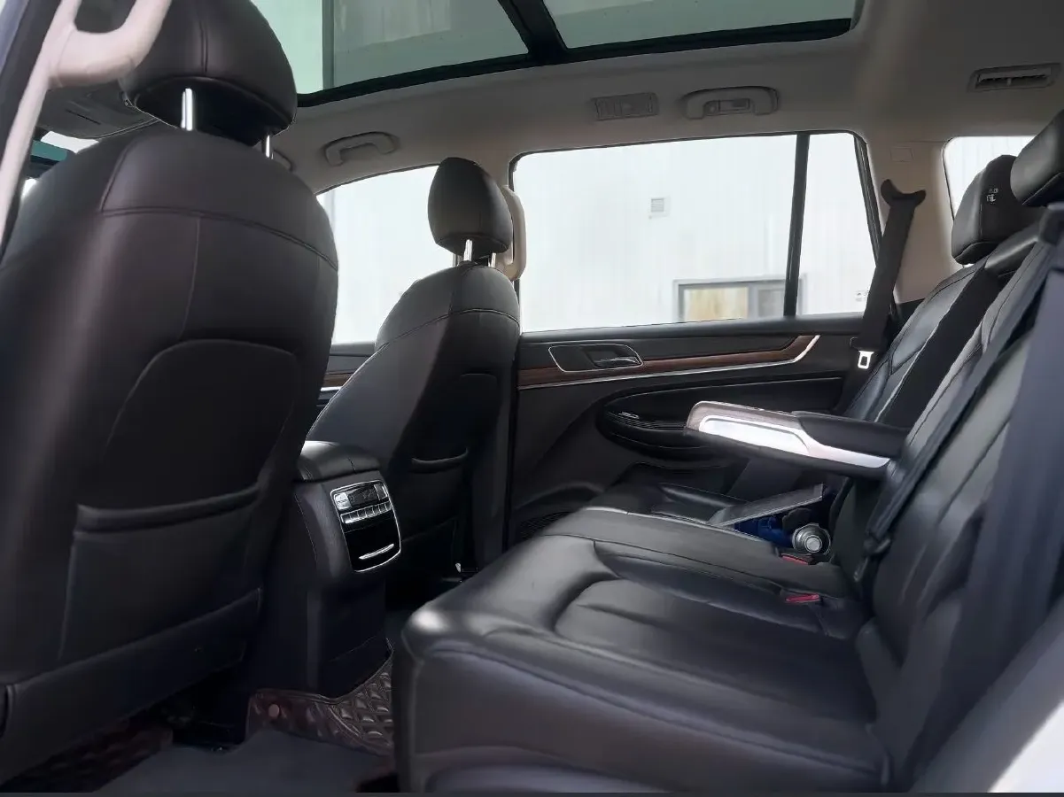 2019 Roewe RX8 2.0T 222HP L4 6AT,autocango,china used car exporter,china ev exporter,chinese used car exporter,chinese used ev exporter