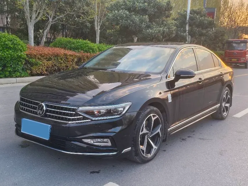 2023 Volkswagen Magotan 2.0T 186HP L4 7DCT,autocango,china used car exporter,china ev exporter,chinese used car exporter,chinese used ev exporter