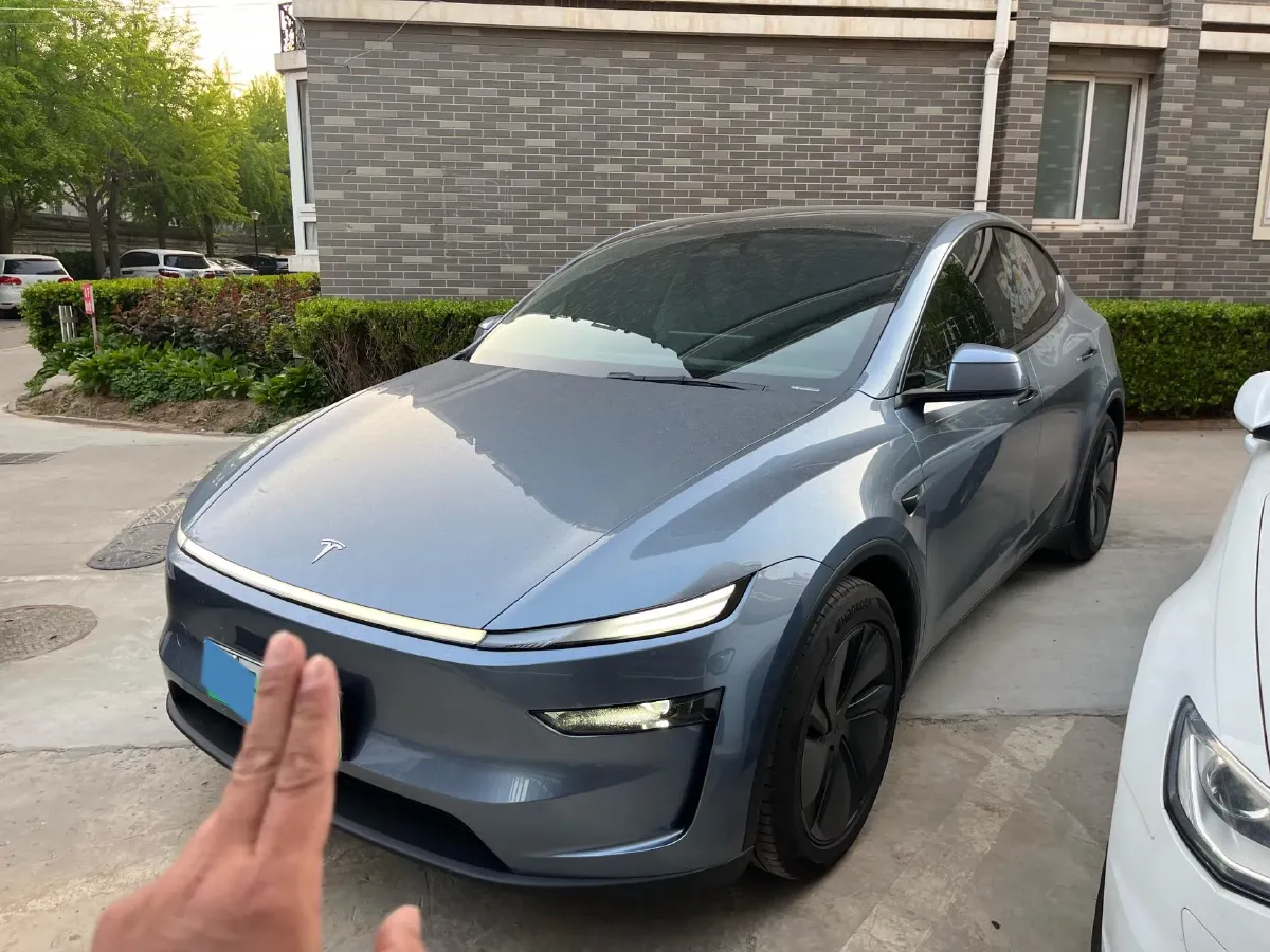 2025 Tesla Model Y BEV,autocango,china used car exporter,china ev exporter,chinese used car exporter,chinese used ev exporter