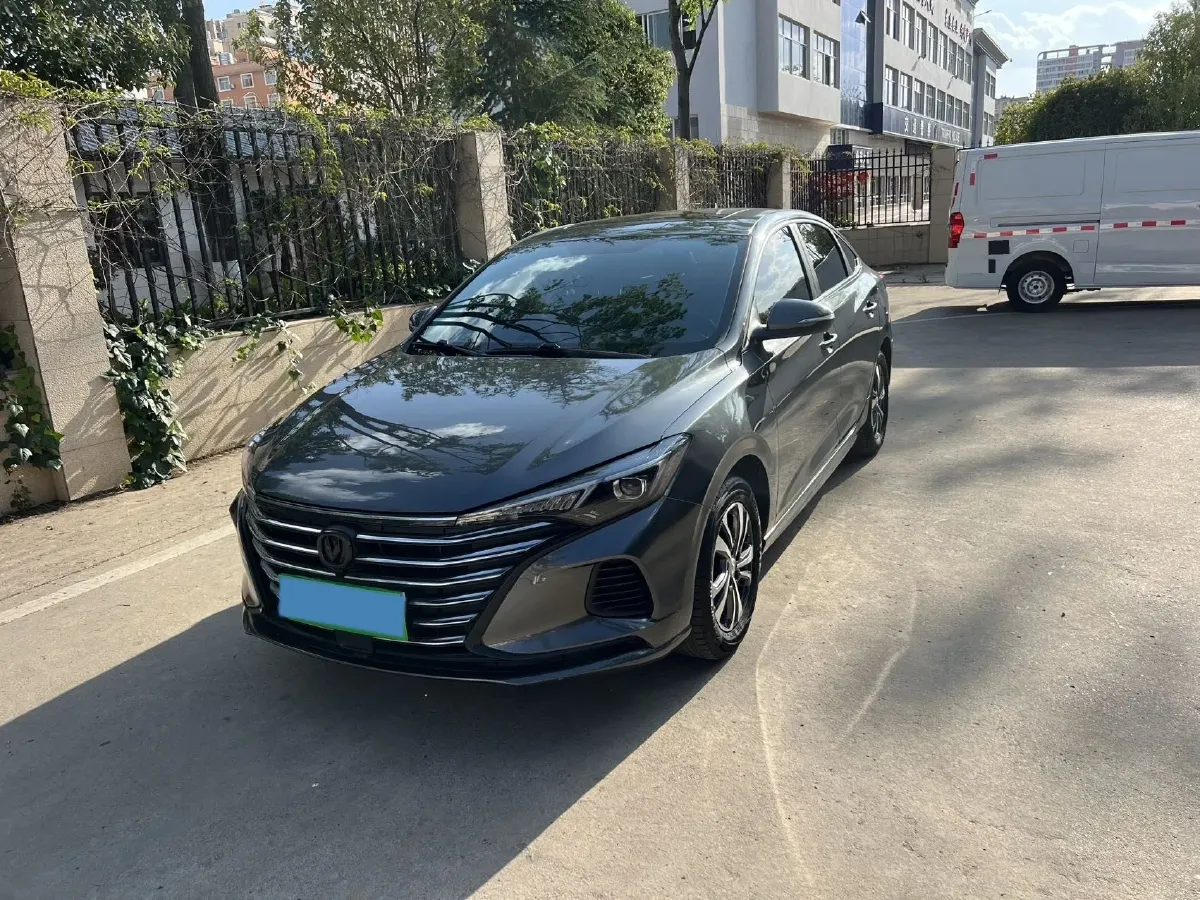 2022 ChangAn Eado 1.6L 128HP L4 5MT,autocango,china used car exporter,china ev exporter,chinese used car exporter,chinese used ev exporter