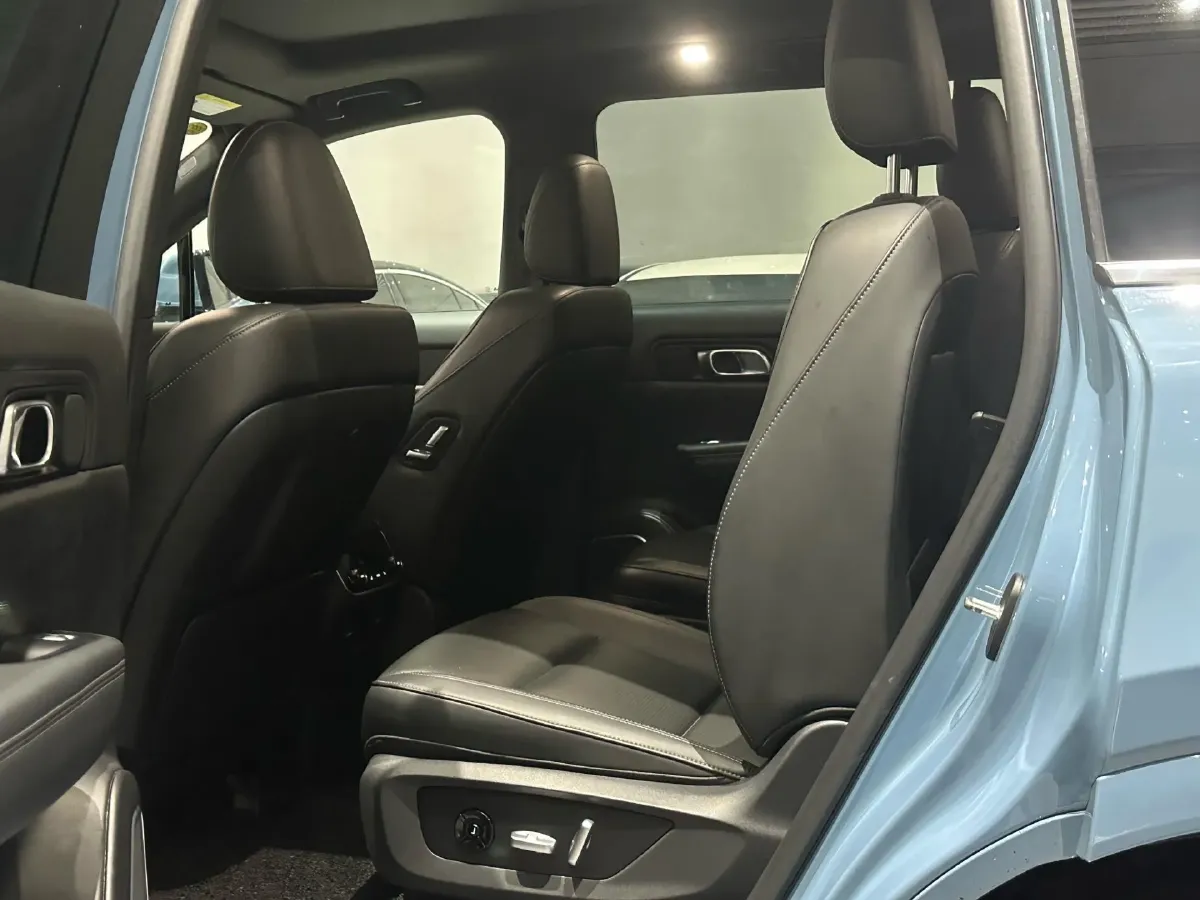 2021 Li ONE Range Extended 131HP REEV 40.5KWH,autocango,china used car exporter,china ev exporter,chinese used car exporter,chinese used ev exporter