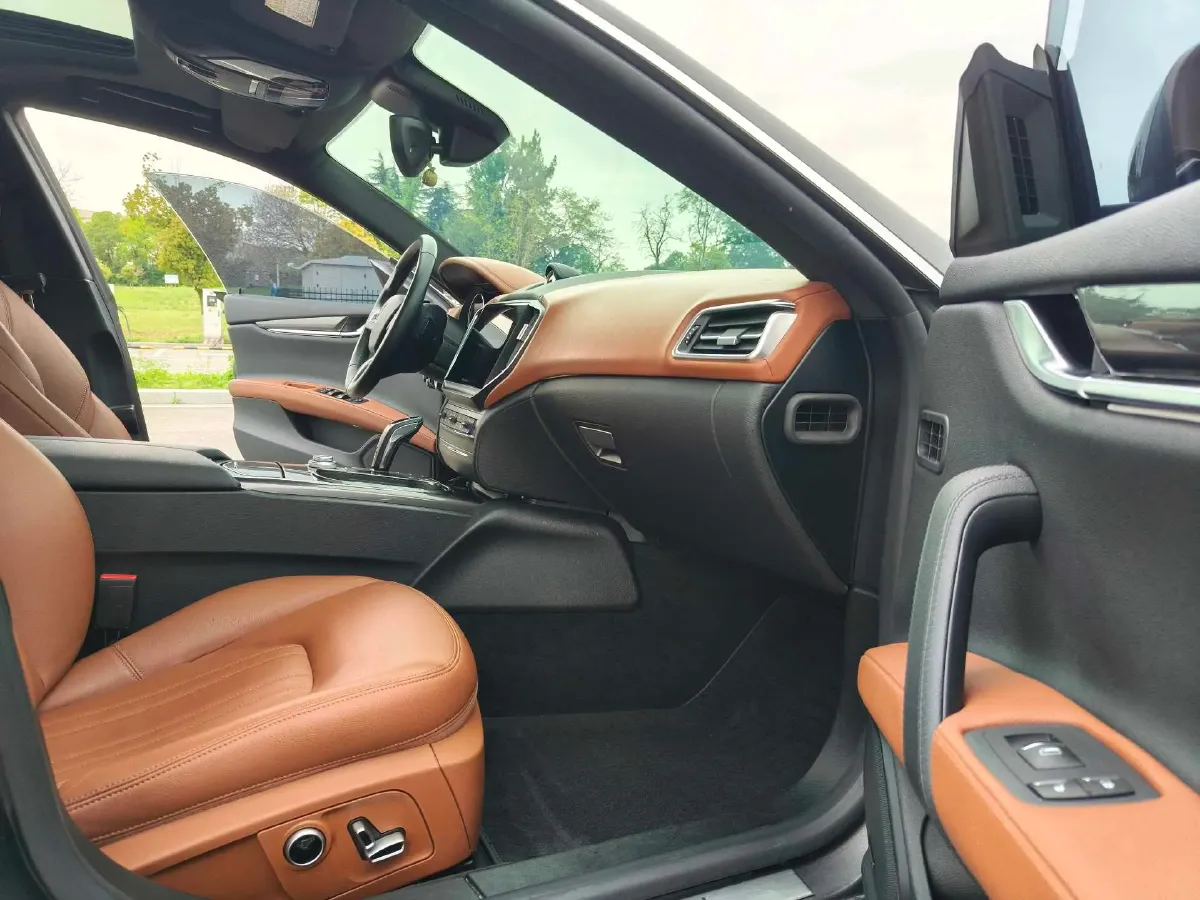 2022 Audi Q7 2.0T 245HP L4 8AT,autocango,china used car exporter,china ev exporter,chinese used car exporter,chinese used ev exporter