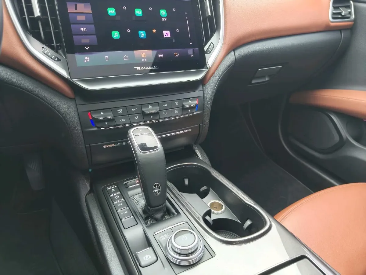 2022 Audi Q7 2.0T 245HP L4 8AT,autocango,china used car exporter,china ev exporter,chinese used car exporter,chinese used ev exporter