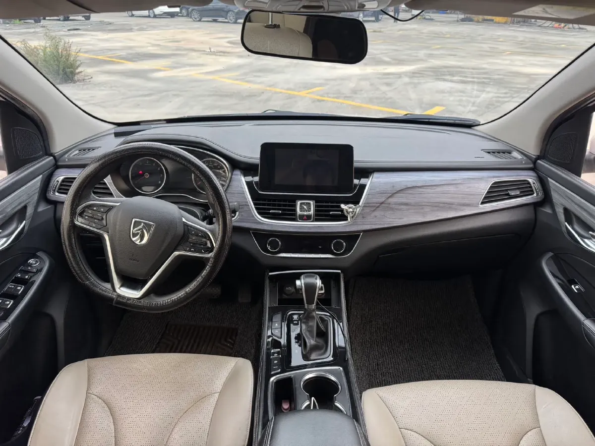 2019 BaoJun 730 1.5T 151HP L4 CVT,autocango,china used car exporter,china ev exporter,chinese used car exporter,chinese used ev exporter