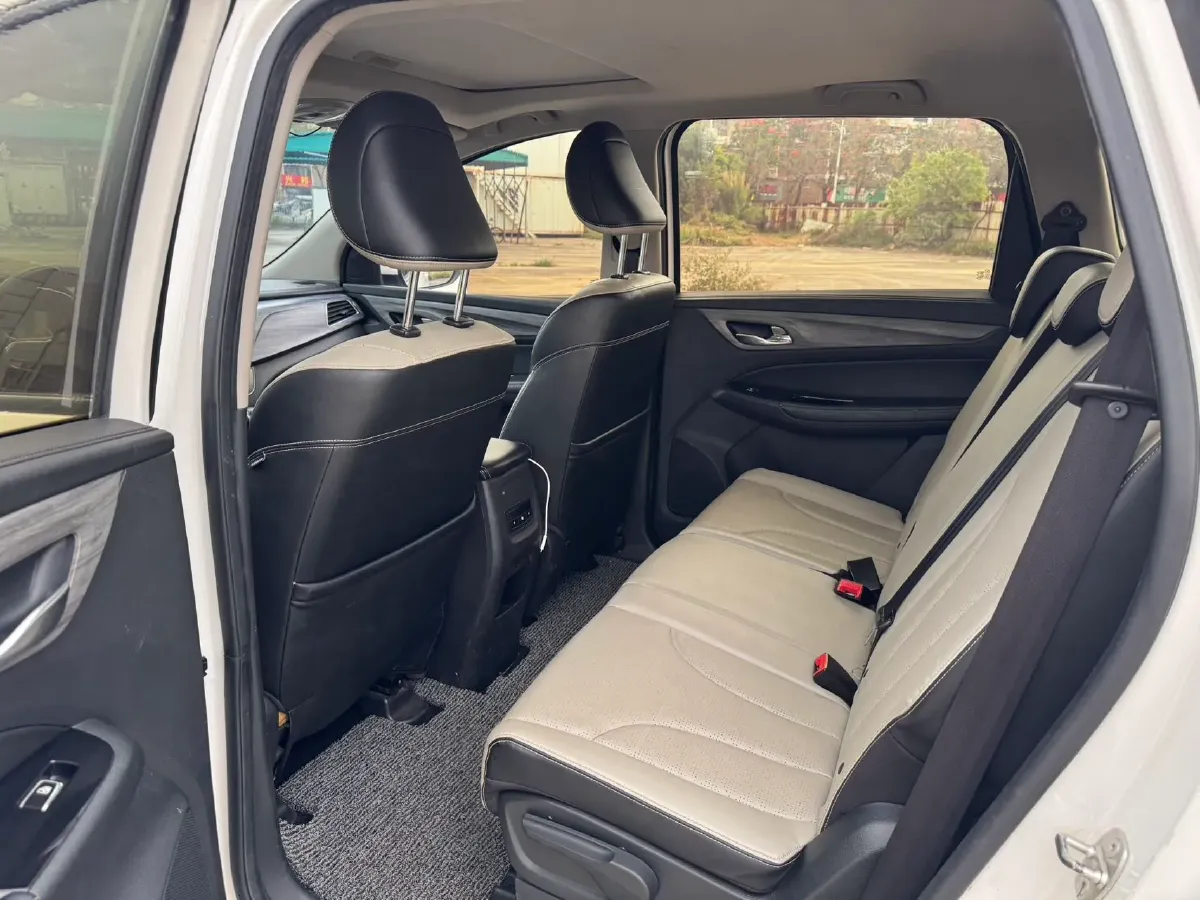 2019 BaoJun 730 1.5T 151HP L4 CVT,autocango,china used car exporter,china ev exporter,chinese used car exporter,chinese used ev exporter