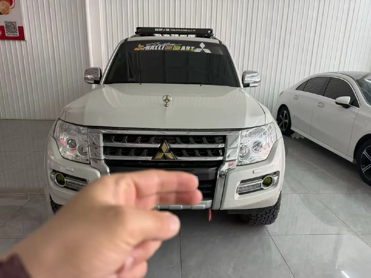 2018 Mitsubishi Pajero 3.0L 174HP V6 5AT,autocango,china used car exporter,china ev exporter,chinese used car exporter,chinese used ev exporter