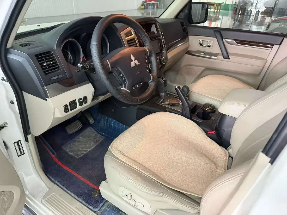 2018 Mitsubishi Pajero 3.0L 174HP V6 5AT,autocango,china used car exporter,china ev exporter,chinese used car exporter,chinese used ev exporter