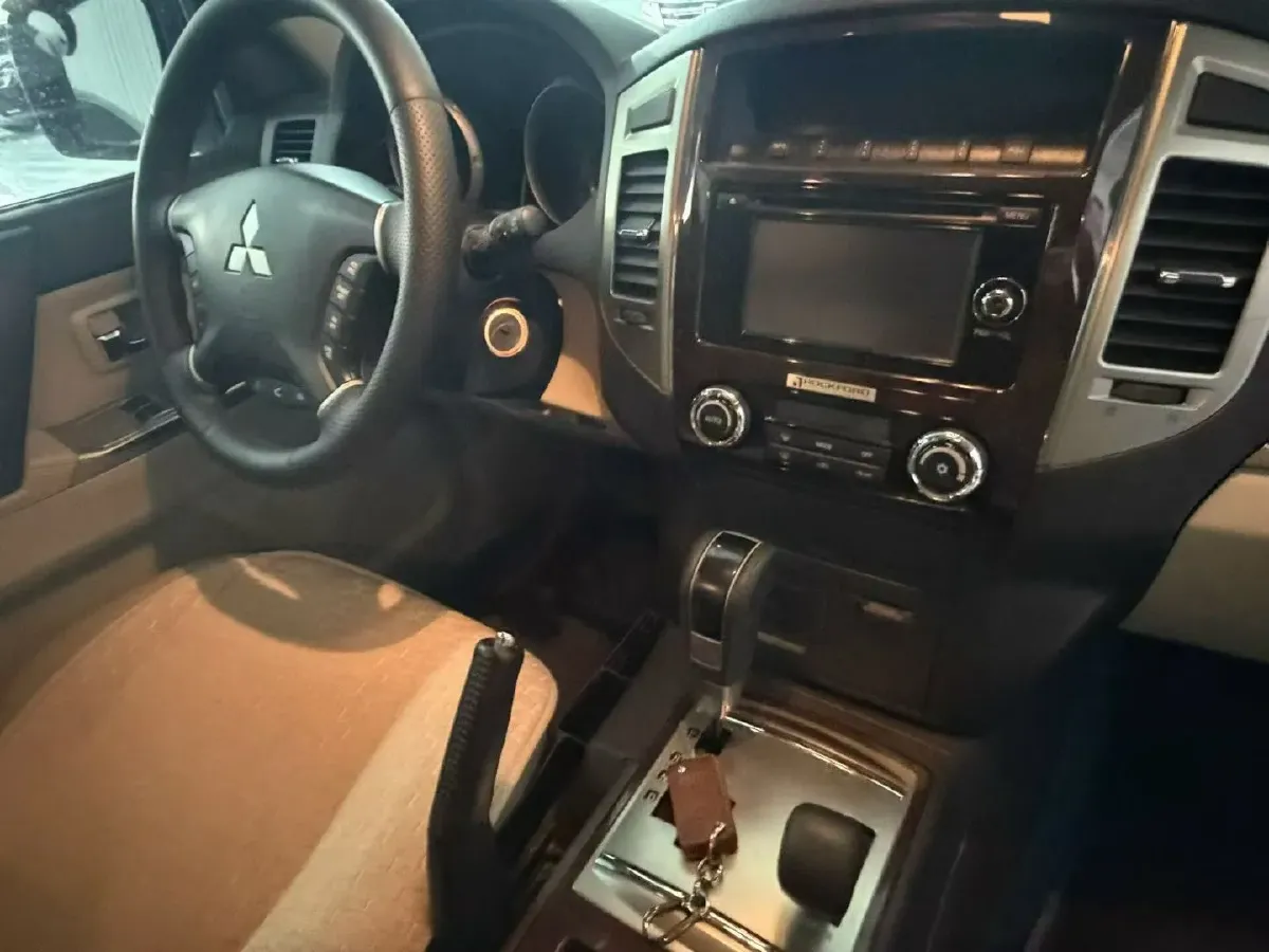 2018 Mitsubishi Pajero 3.0L 174HP V6 5AT,autocango,china used car exporter,china ev exporter,chinese used car exporter,chinese used ev exporter