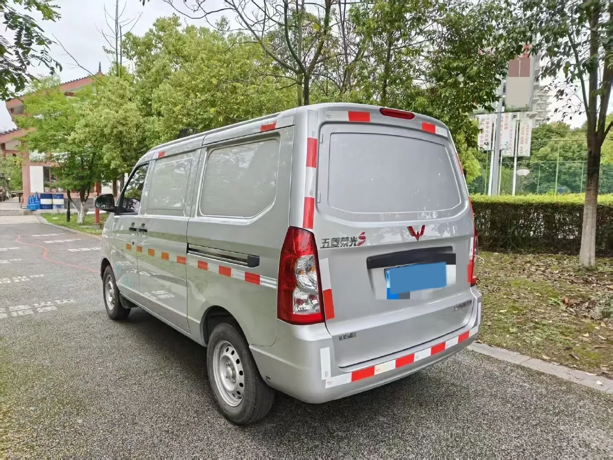 2021 WuLing RongGuang 1.5L 99HP L4 5MT,autocango,china used car exporter,china ev exporter,chinese used car exporter,chinese used ev exporter