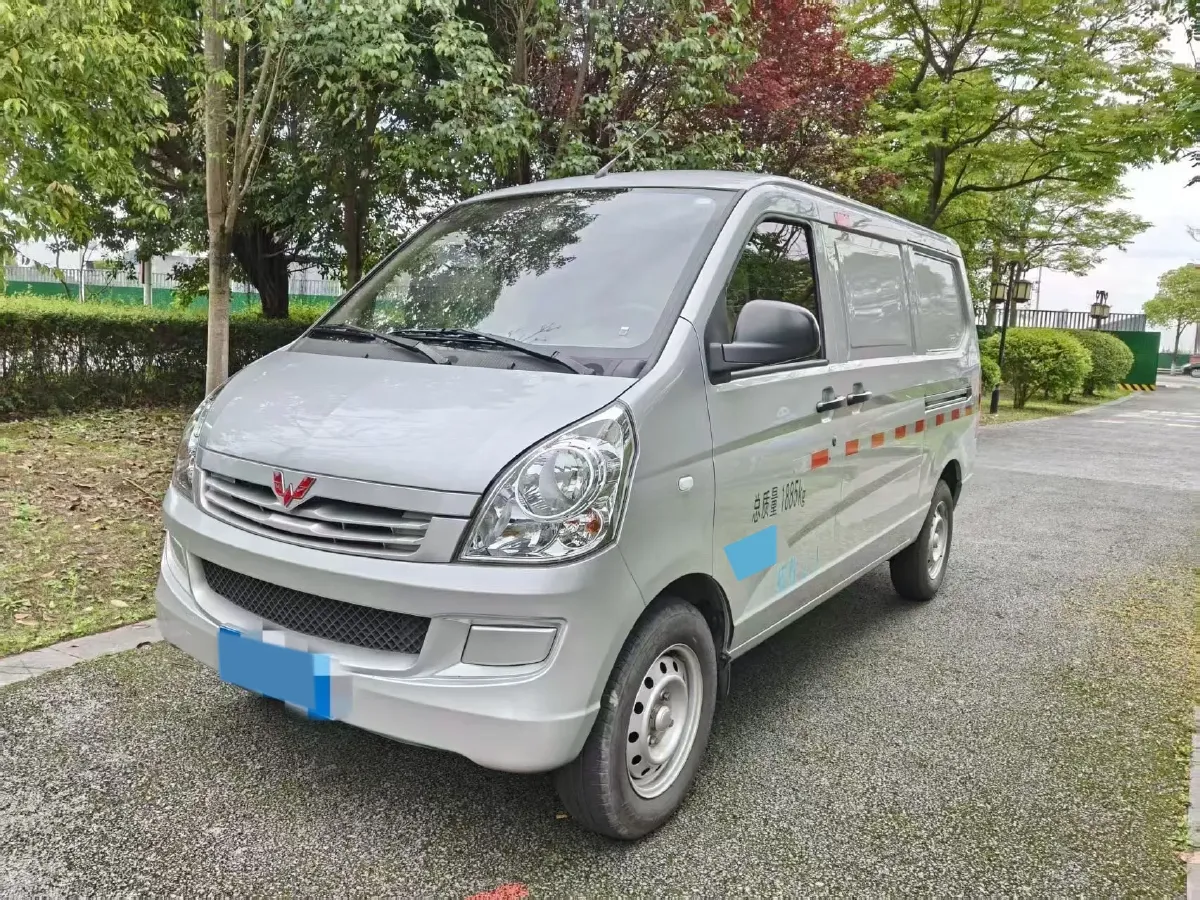 2021 WuLing RongGuang 1.5L 99HP L4 5MT,autocango,china used car exporter,china ev exporter,chinese used car exporter,chinese used ev exporter