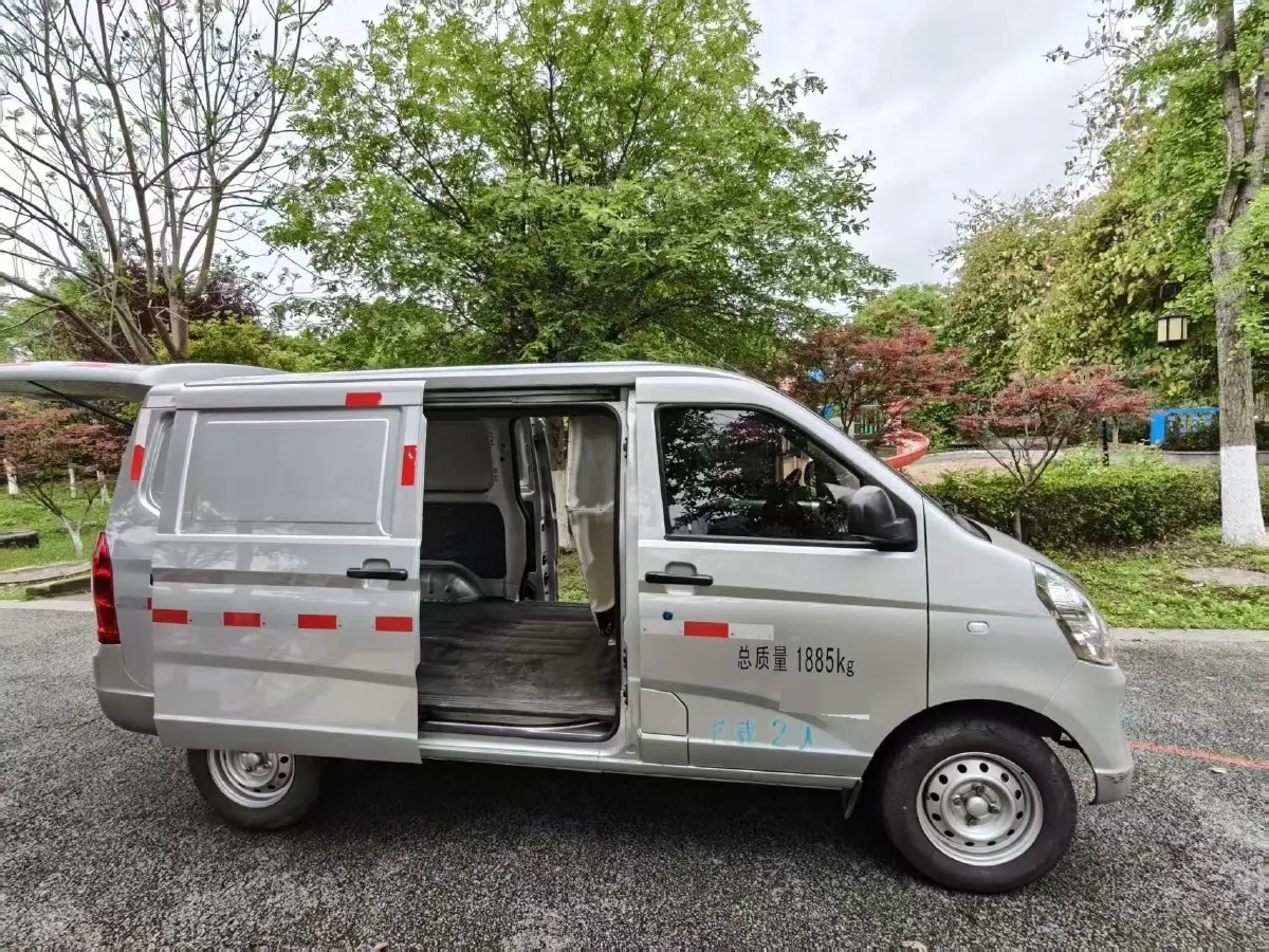 2021 WuLing RongGuang 1.5L 99HP L4 5MT,autocango,china used car exporter,china ev exporter,chinese used car exporter,chinese used ev exporter