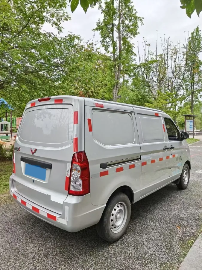 2021 WuLing RongGuang 1.5L 99HP L4 5MT,autocango,china used car exporter,china ev exporter,chinese used car exporter,chinese used ev exporter
