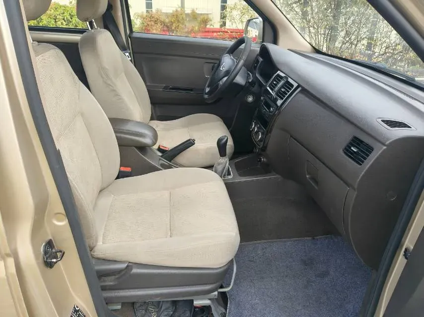 2016 WuLing RongGuang V 1.5L 112HP L4 5MT,autocango,china used car exporter,china ev exporter,chinese used car exporter,chinese used ev exporter