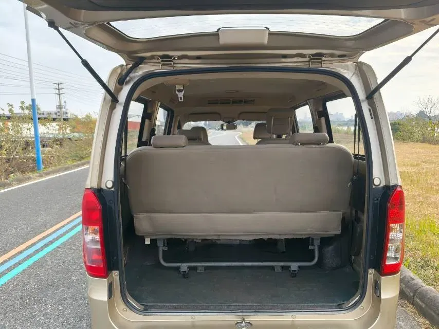 2016 WuLing RongGuang V 1.5L 112HP L4 5MT,autocango,china used car exporter,china ev exporter,chinese used car exporter,chinese used ev exporter