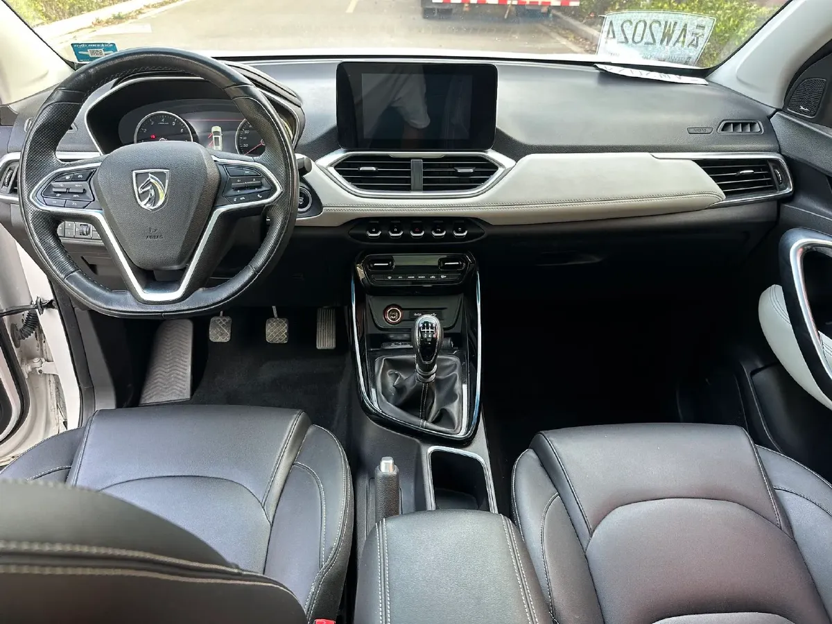 2018 BaoJun 530 1.5T 150HP L4 6MT,autocango,china used car exporter,china ev exporter,chinese used car exporter,chinese used ev exporter